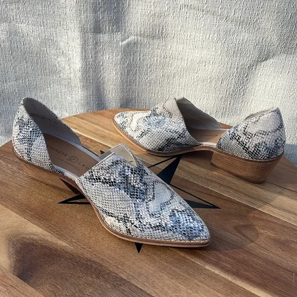 Chinese Laundry Women’s Matcha Bootie Size 7