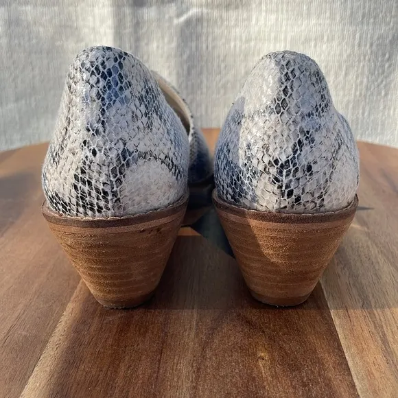 Chinese Laundry Women’s Matcha Bootie Size 7