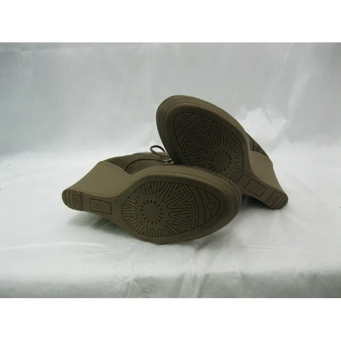 Fergalicious Clarissa Wedge Bootie Size 6.5M