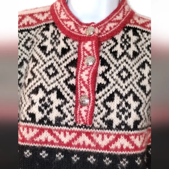L.L.BEAN Freeport Maine Sweater 85% Wool 15% Nylon sz Extra Small Barbiecore Ski