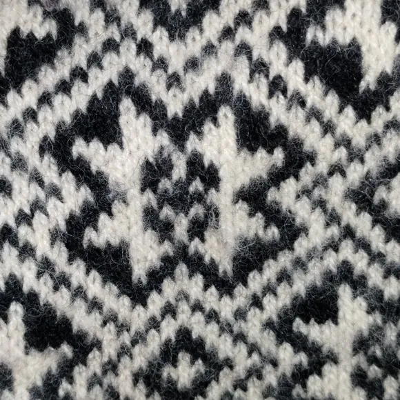 L.L.BEAN Freeport Maine Sweater 85% Wool 15% Nylon sz Extra Small Barbiecore Ski
