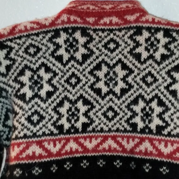 L.L.BEAN Freeport Maine Sweater 85% Wool 15% Nylon sz Extra Small Barbiecore Ski