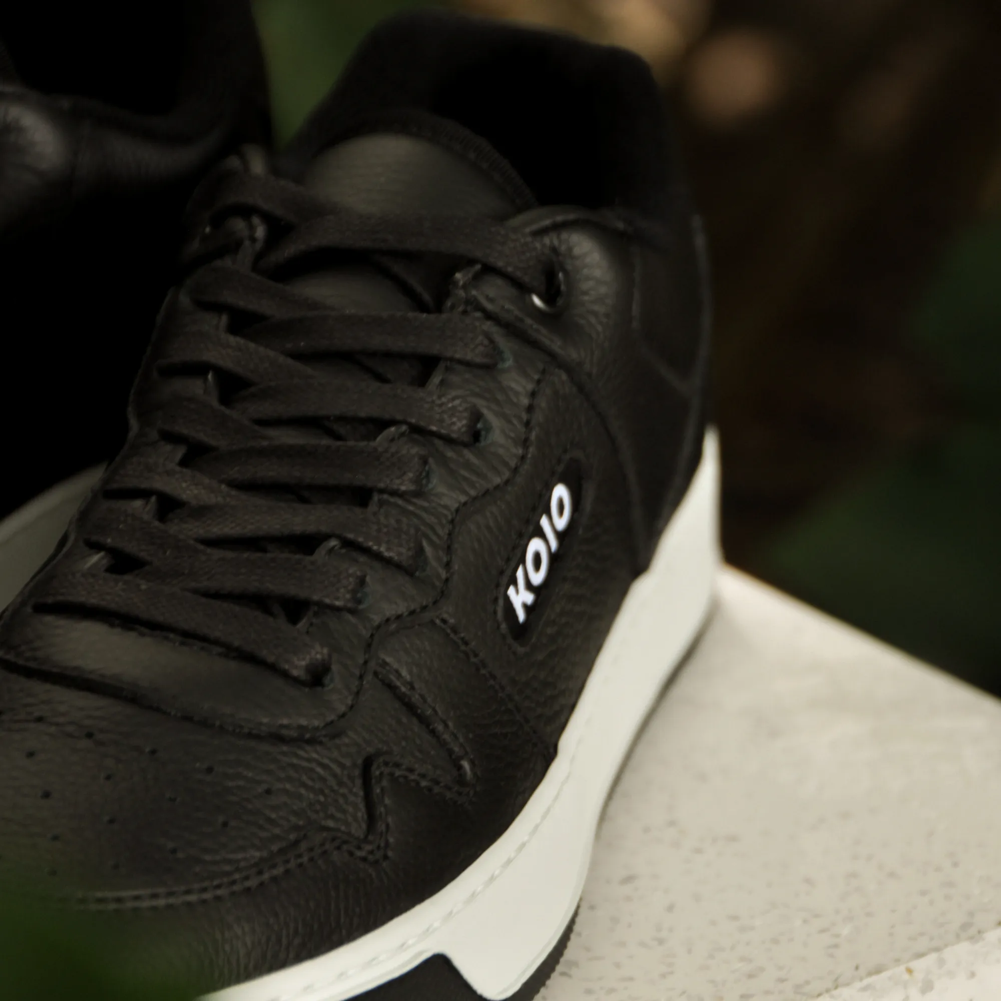 Metro in Black