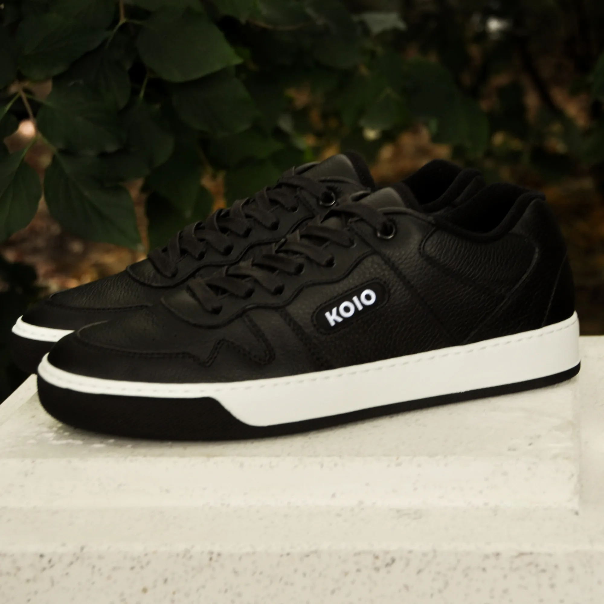 Metro in Black