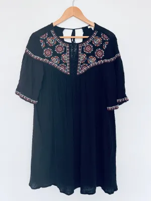 MIAMI Francesca’s Black Embroidered Dress Sz XS Tassel Boho Hippie Mini Tunic