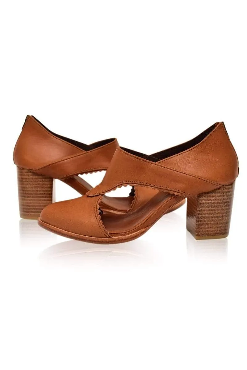 Rain Kiss Leather Booties in Vintage Camel