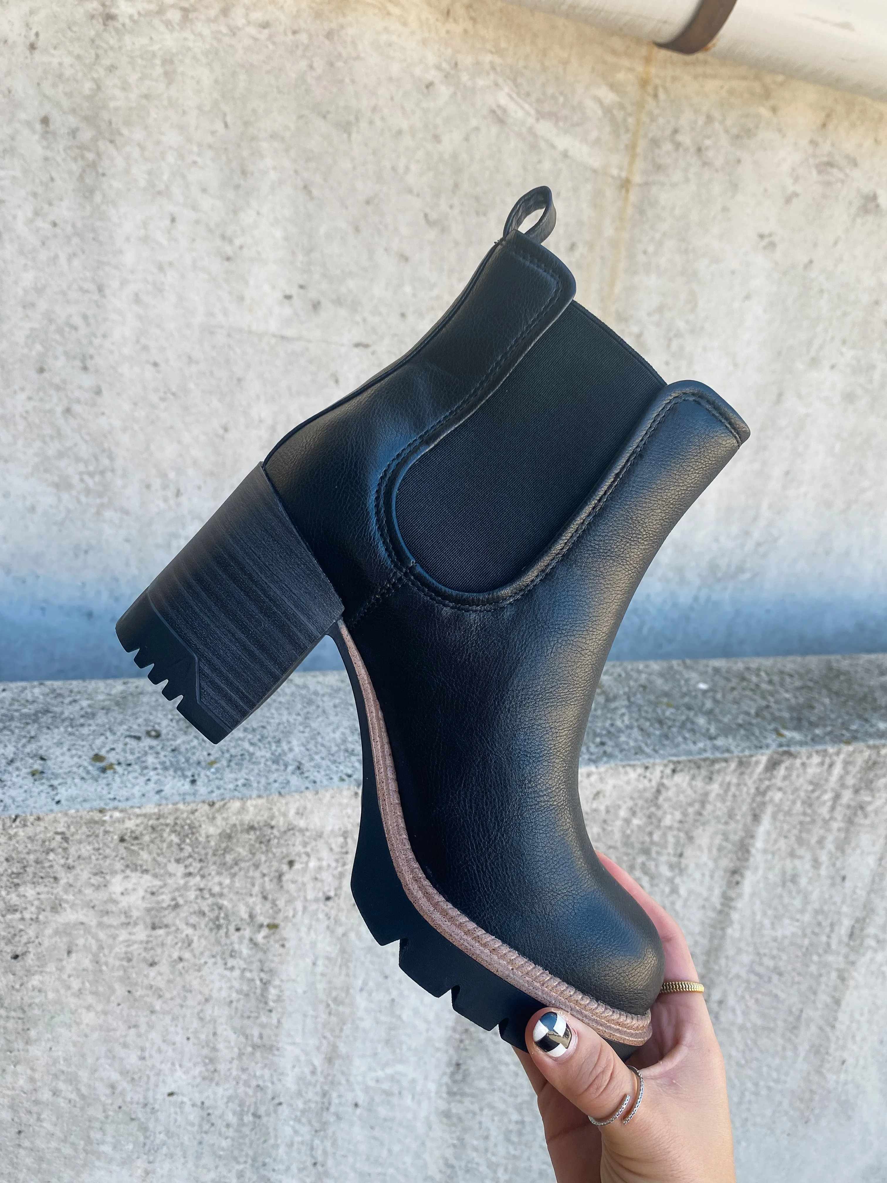 SELENA BLACK BOOTIES