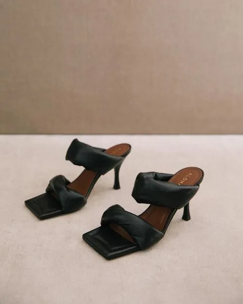 Twist Strap Sandal Black