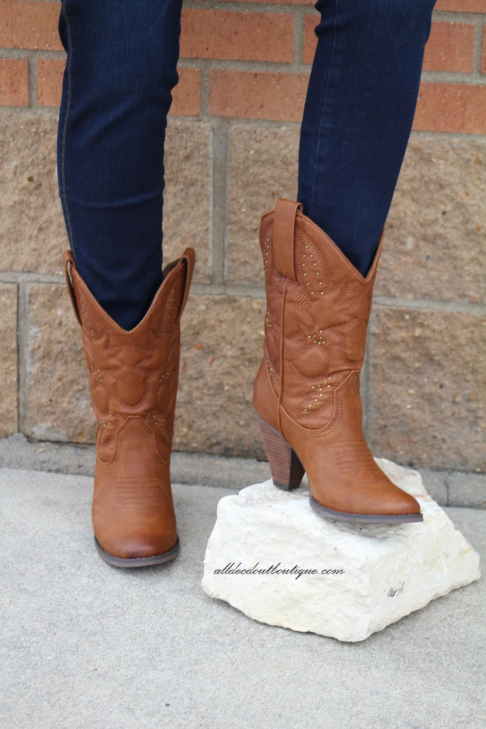 Very Volatile | Dallas Cowgirl Boots Brown