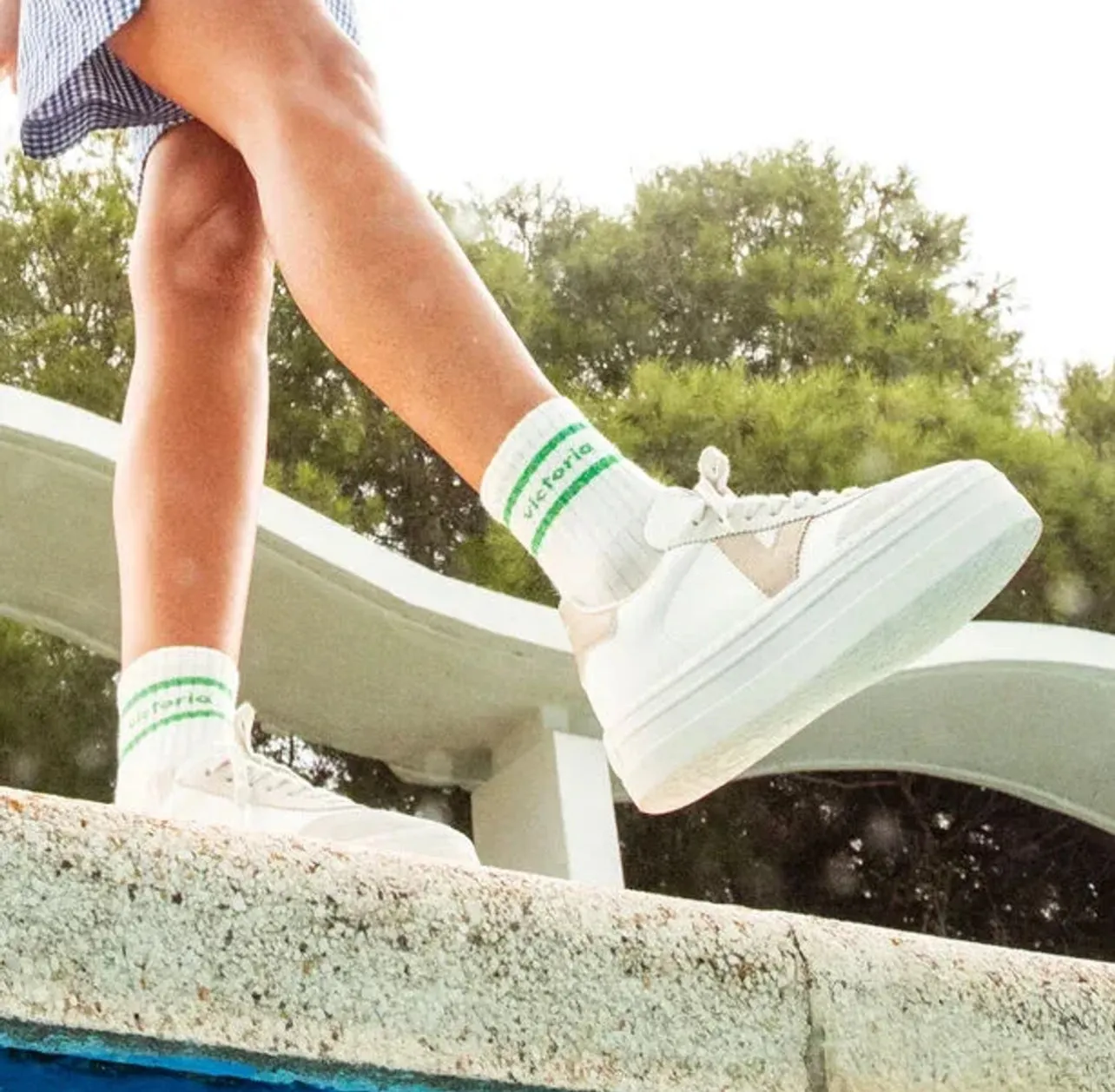 Victoria - 1092173 White & Beige Platform Trainer