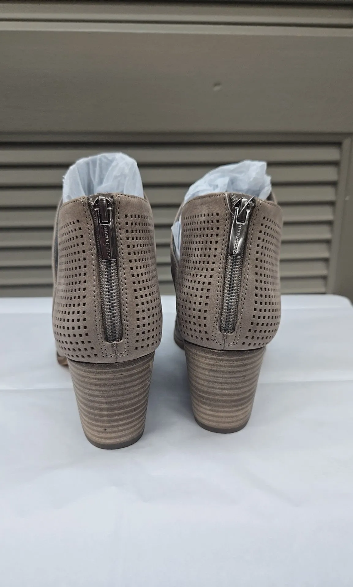 Vince Camuto Size 10 Booties