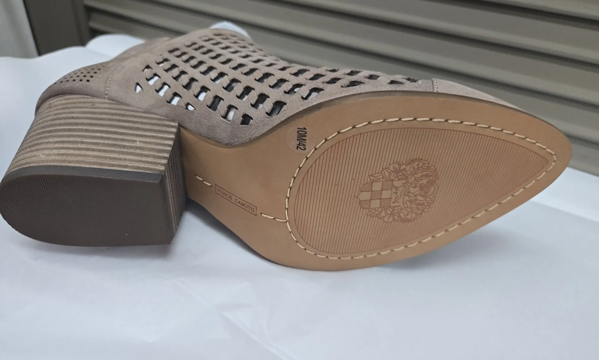 Vince Camuto Size 10 Booties